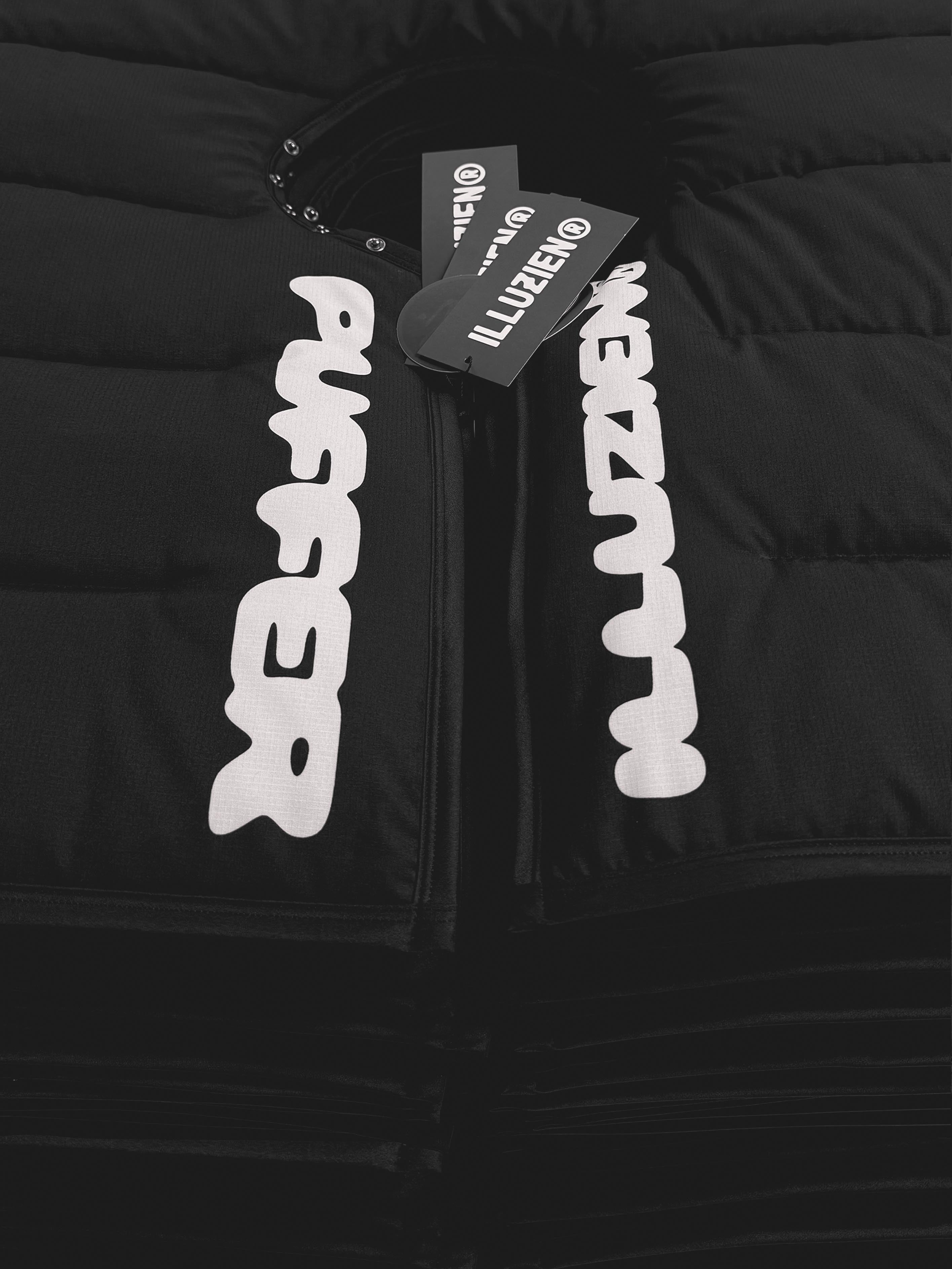 LIMITED Puffer Cape-thumbmail-4