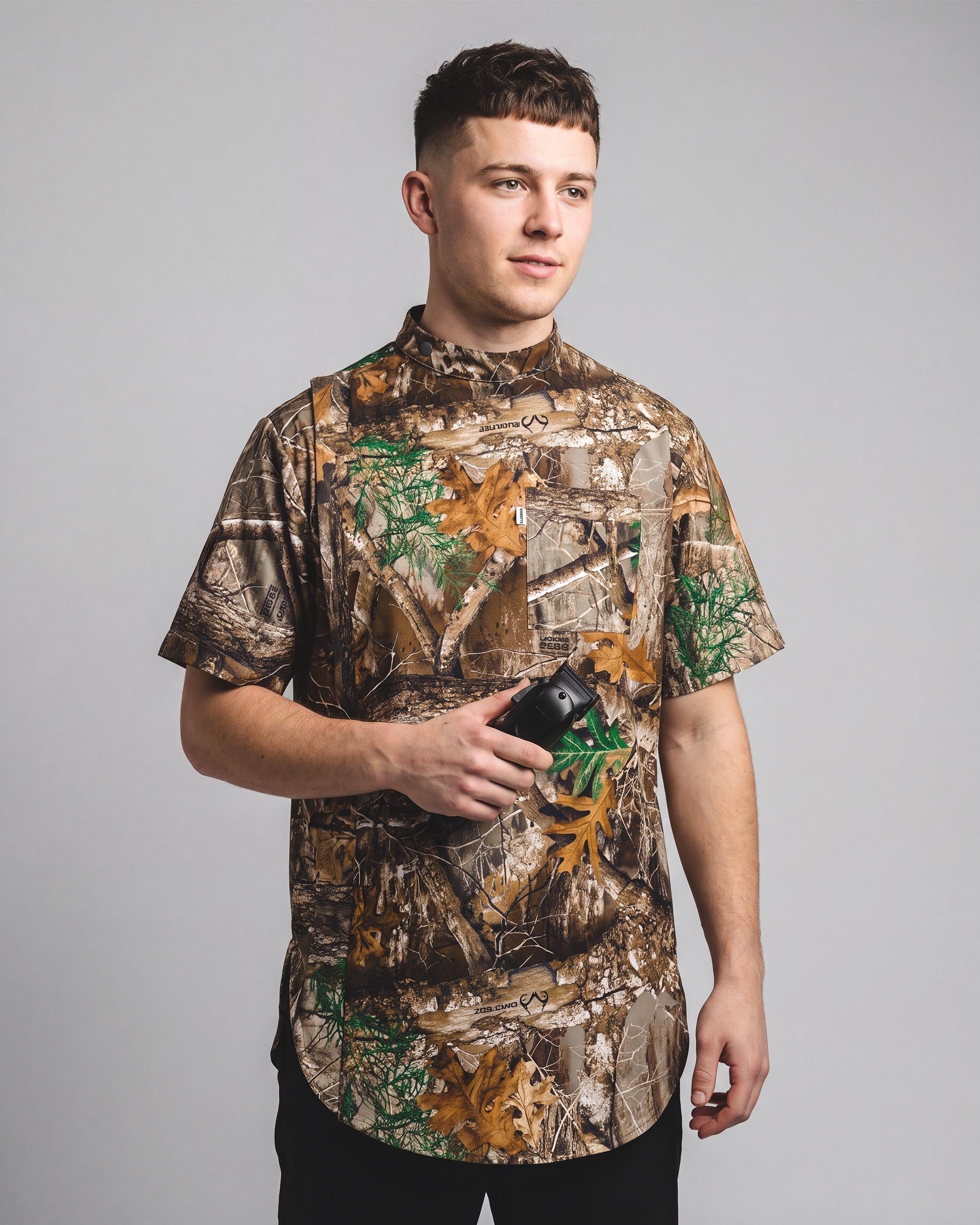 Realtree EDGE Camo Scoop Bottom Barber Smock - front