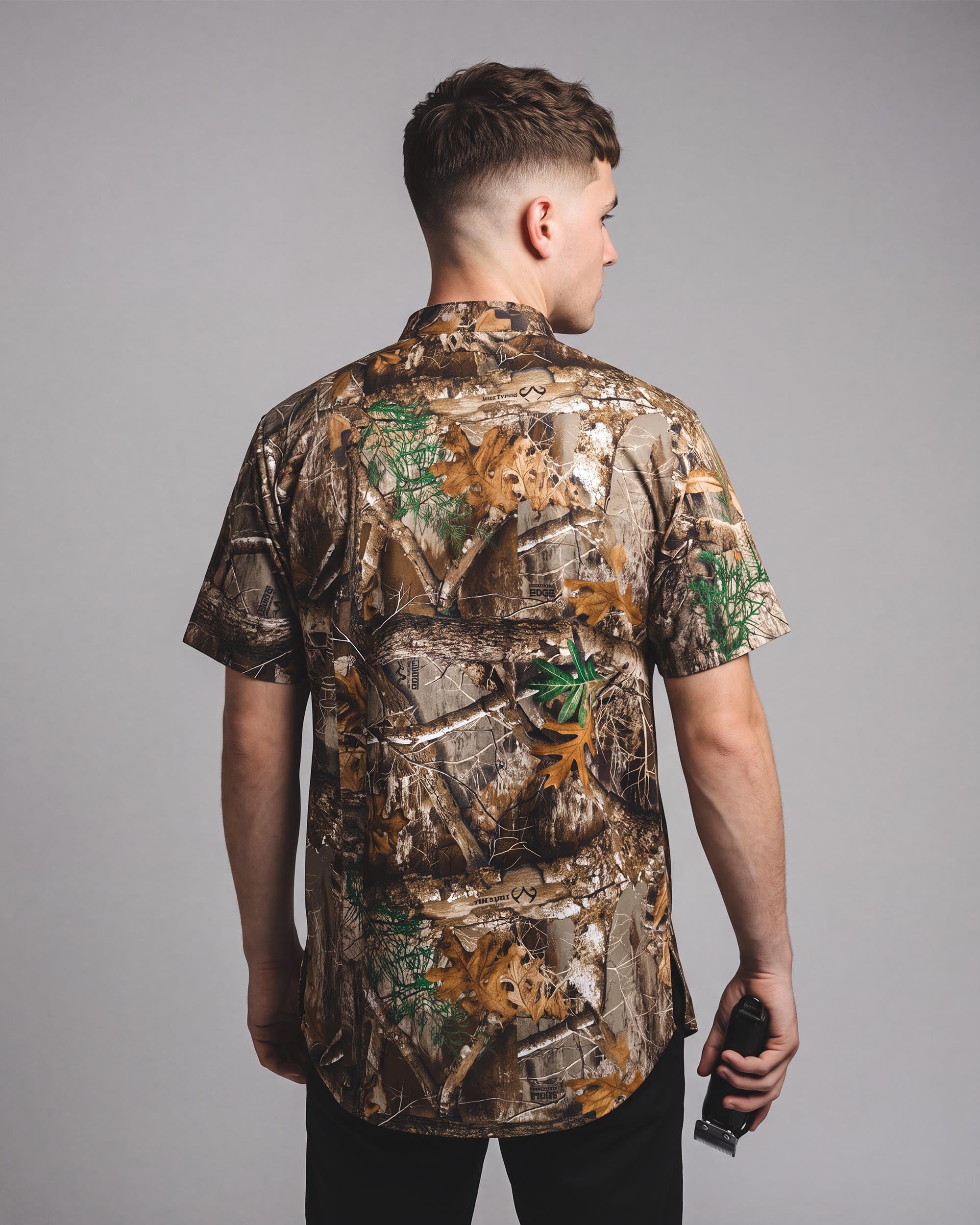 Realtree EDGE Camo Scoop Bottom Barber Smock - back